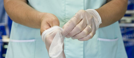 port des gants non steriles